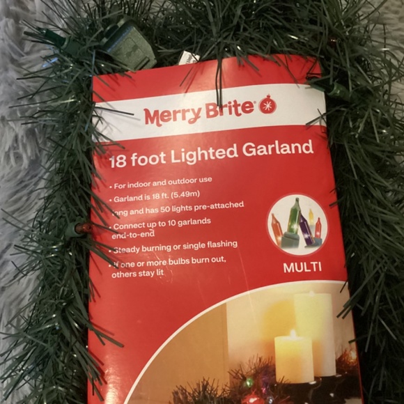 Merry Brite 18 Foot Lighted Garland New - Picture 4 of 9